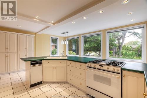 427 King Street West, Chatham, ON - Indoor Photo Showing Kitchen