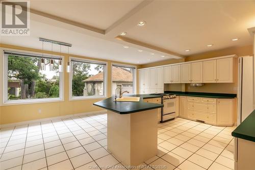 427 King Street West, Chatham, ON - Indoor Photo Showing Kitchen