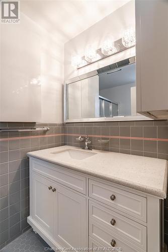 427 King Street West, Chatham, ON - Indoor Photo Showing Bathroom