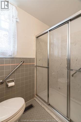 427 King Street West, Chatham, ON - Indoor Photo Showing Bathroom