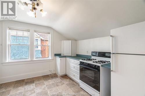 427 King Street West, Chatham, ON - Indoor Photo Showing Kitchen