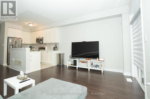 83 Finegan Circle, Brampton, ON - Indoor Photo Showing Living Room