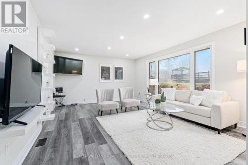 6700 32Nd Side Road, Halton Hills, ON - Indoor Photo Showing Living Room