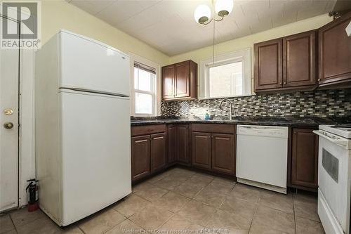 823 Partington Avenue, Windsor, ON - Indoor Photo Showing Kitchen With Double Sink