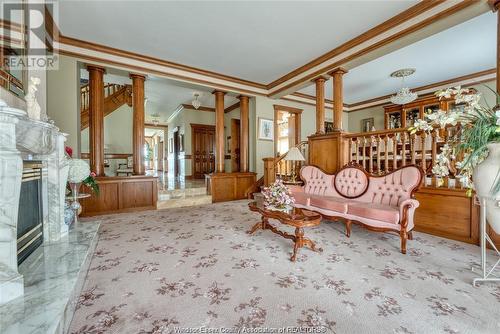 300 Elmgrove Drive, Lakeshore, ON - Indoor Photo Showing Living Room