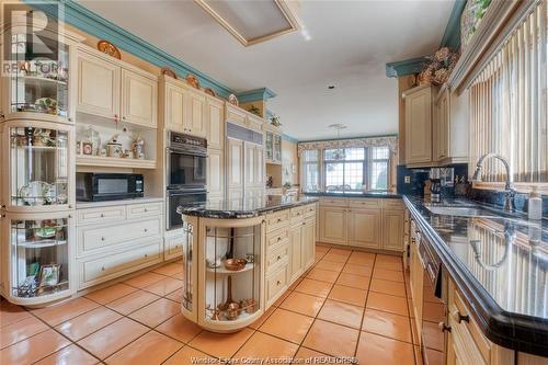 300 Elmgrove Drive, Lakeshore, ON - Indoor Photo Showing Kitchen