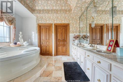 300 Elmgrove Drive, Lakeshore, ON - Indoor Photo Showing Bathroom