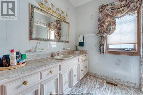 300 Elmgrove Drive, Lakeshore, ON - Indoor Photo Showing Bathroom