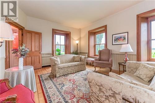 6086 5Th Line, Centre Wellington, ON - Indoor Photo Showing Living Room