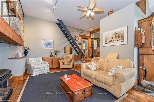 6086 5Th Line, Centre Wellington, ON - Indoor Photo Showing Living Room