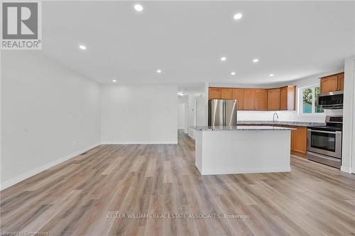 Upper - 455 Brigadoon Drive, Hamilton, ON - Indoor Photo Showing Kitchen