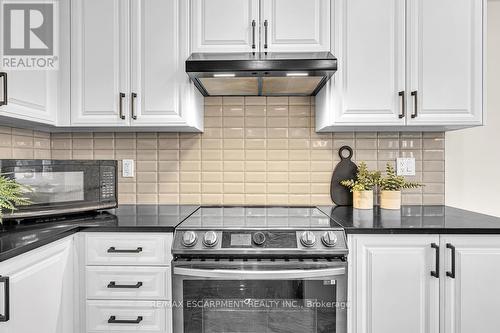 22 Sundin Drive, Haldimand, ON - Indoor Photo Showing Kitchen