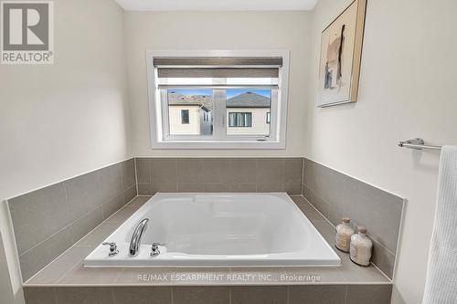 22 Sundin Drive, Haldimand, ON - Indoor Photo Showing Bathroom