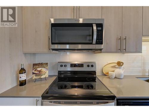 685 Boynton Place Unit# 62, Kelowna, BC - Indoor Photo Showing Kitchen