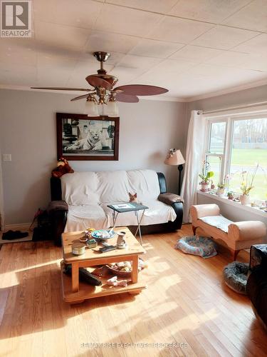 248 Cemetery Road, Gananoque, ON - Indoor Photo Showing Living Room