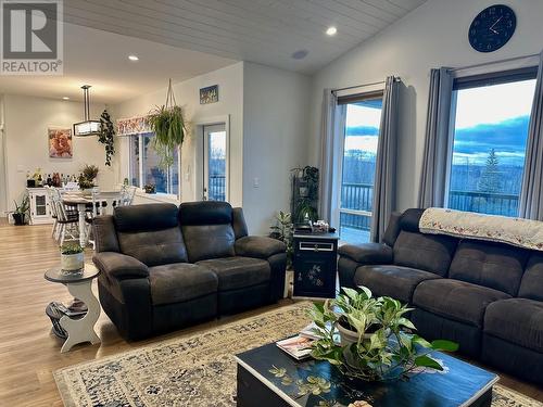 6549 Jones Road, Vanderhoof, BC - Indoor Photo Showing Living Room