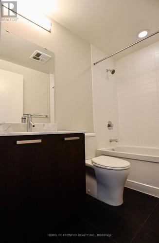 810 - 775 King Street W, Toronto, ON - Indoor Photo Showing Bathroom