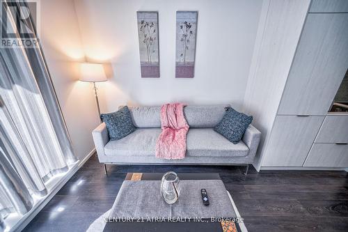 1002 - 159 Dundas Street E, Toronto, ON - Indoor Photo Showing Living Room