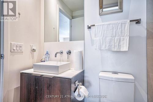 1002 - 159 Dundas Street E, Toronto, ON - Indoor Photo Showing Bathroom