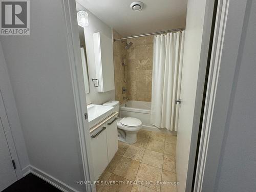 1306 - 12 York Street, Toronto, ON - Indoor Photo Showing Bathroom