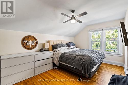 222 Alexandra Street, Port Colborne (878 - Sugarloaf), ON - Indoor Photo Showing Bedroom