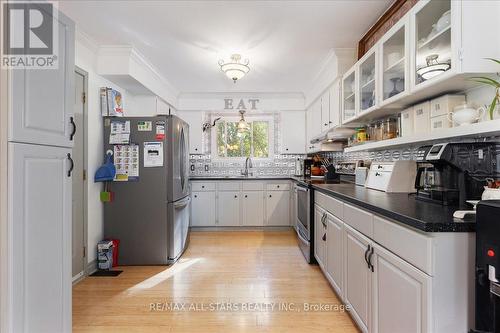 20 James Street, Georgina, ON - Indoor Photo Showing Kitchen