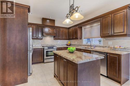 240 Borealis Avenue, Aurora, ON - Indoor Photo Showing Kitchen