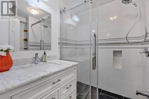 240 Borealis Avenue, Aurora, ON - Indoor Photo Showing Bathroom