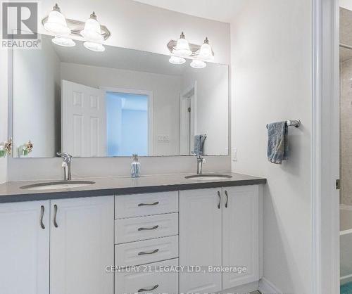 17 Overstone Road, Halton Hills, ON - Indoor Photo Showing Bathroom