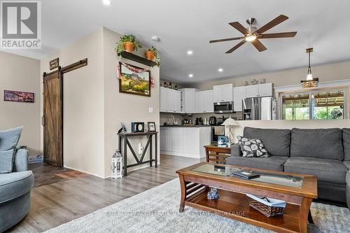 108 Dundas Street, Deseronto, ON - Indoor Photo Showing Living Room