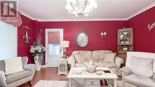 57 Maria Street, Arran-Elderslie (Arran Elderslie), ON - Indoor Photo Showing Living Room