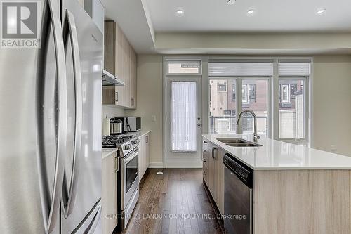 5 Ingersoll Lane, Richmond Hill, ON - Indoor Photo Showing Kitchen With Double Sink With Upgraded Kitchen