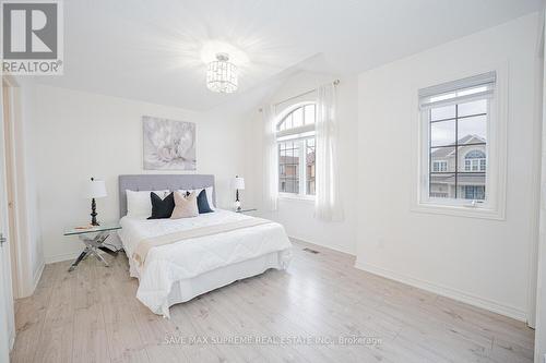 35 Hogan Manor Drive, Brampton, ON - Indoor Photo Showing Bedroom