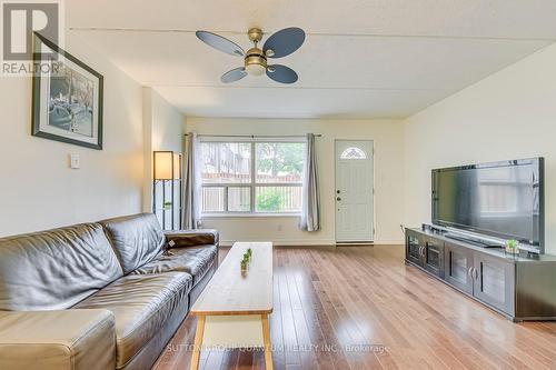 105 - 180 Mississauga Valley Boulevard, Mississauga, ON - Indoor Photo Showing Living Room