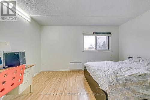 105 - 180 Mississauga Valley Boulevard, Mississauga, ON - Indoor Photo Showing Bedroom