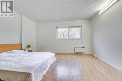 105 - 180 Mississauga Valley Boulevard, Mississauga, ON - Indoor Photo Showing Bedroom