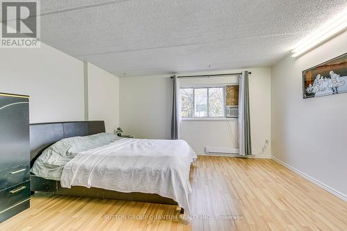 105 - 180 Mississauga Valley Boulevard, Mississauga, ON - Indoor Photo Showing Bedroom