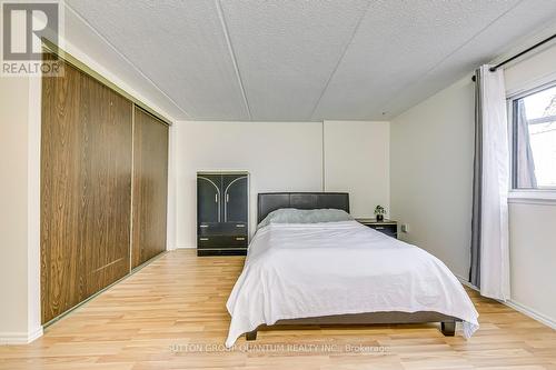 105 - 180 Mississauga Valley Boulevard, Mississauga, ON - Indoor Photo Showing Bedroom