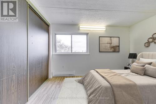 105 - 180 Mississauga Valley Boulevard, Mississauga, ON - Indoor Photo Showing Bedroom