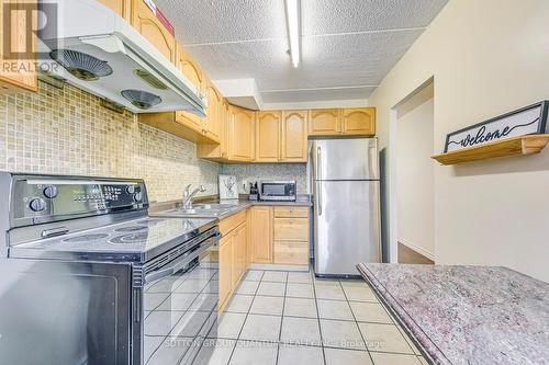 105 - 180 Mississauga Valley Boulevard, Mississauga, ON - Indoor Photo Showing Kitchen