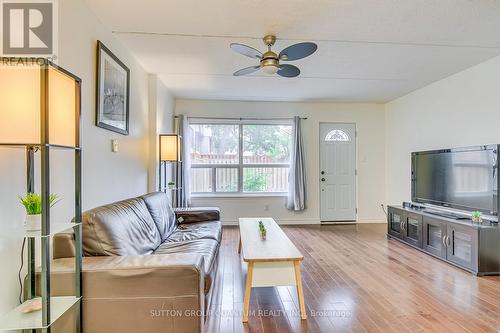 105 - 180 Mississauga Valley Boulevard, Mississauga, ON - Indoor Photo Showing Living Room