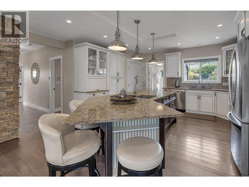 4511 Crawford Road, Lake Country, BC - Indoor Photo Showing Kitchen With Upgraded Kitchen