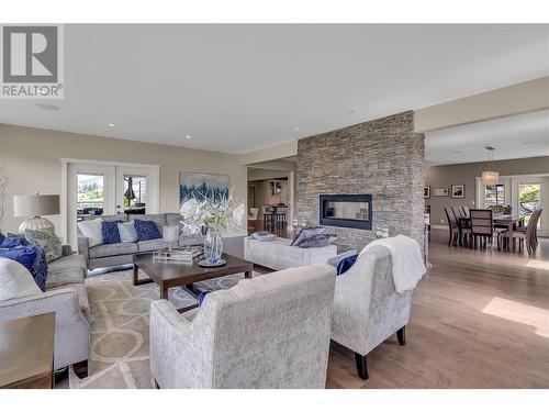 4511 Crawford Road, Lake Country, BC - Indoor Photo Showing Living Room With Fireplace