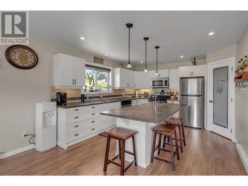 4511 Crawford Road, Lake Country, BC - Indoor Photo Showing Kitchen With Double Sink With Upgraded Kitchen