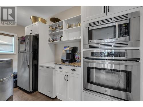 4511 Crawford Road, Lake Country, BC - Indoor Photo Showing Kitchen