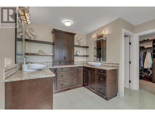 4511 Crawford Road, Lake Country, BC - Indoor Photo Showing Bathroom