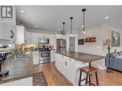 4511 Crawford Road, Lake Country, BC - Indoor Photo Showing Kitchen With Double Sink With Upgraded Kitchen