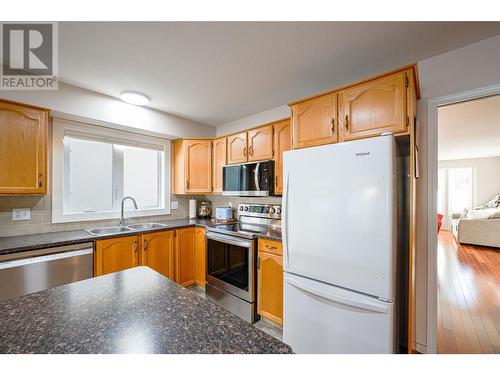 1220 25 Avenue Unit# 55, Vernon, BC - Indoor Photo Showing Kitchen With Double Sink