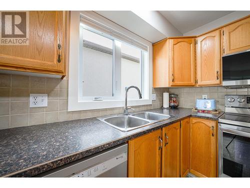 1220 25 Avenue Unit# 55, Vernon, BC - Indoor Photo Showing Kitchen With Double Sink