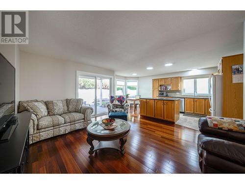 1220 25 Avenue Unit# 55, Vernon, BC - Indoor Photo Showing Living Room